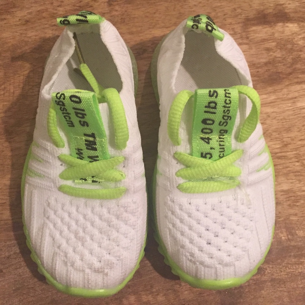 BRAND NEW kids light up sneaker!